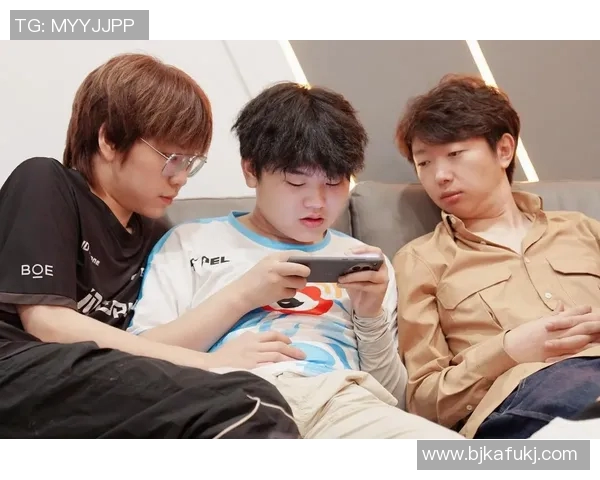 PEL选手极限反打瞬间展现超强操作引发全场惊叹