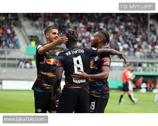 沙尔克04遭遇三连败，主场不敌莱比锡RB，德甲前景堪忧