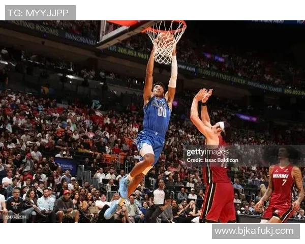 热火主场惨败独行侠，球迷喊冤：裁判怎么有偏袒？