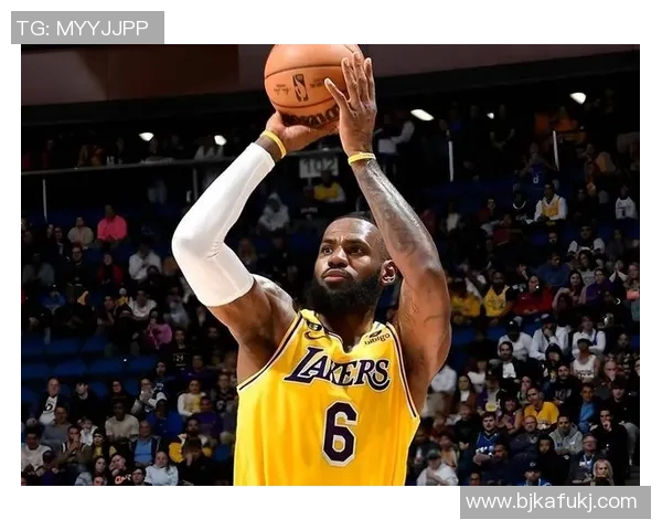 詹皇再创辉煌！12次三双刷新比赛记录，传奇仍在延续